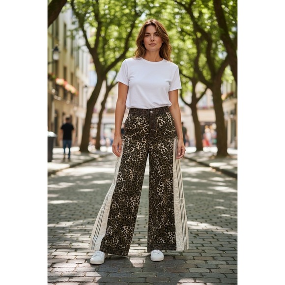 POL Pants - POL Size L Wide Leg Leopard Print Pants with Striped Side Panels